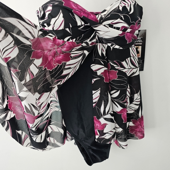 Shore Shapes One Piece - Picture 5 of 13